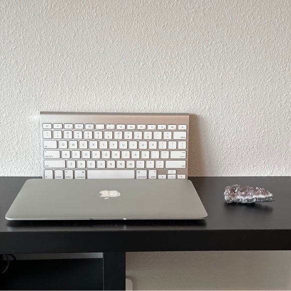 MacBook Air - Picture 3 of 8